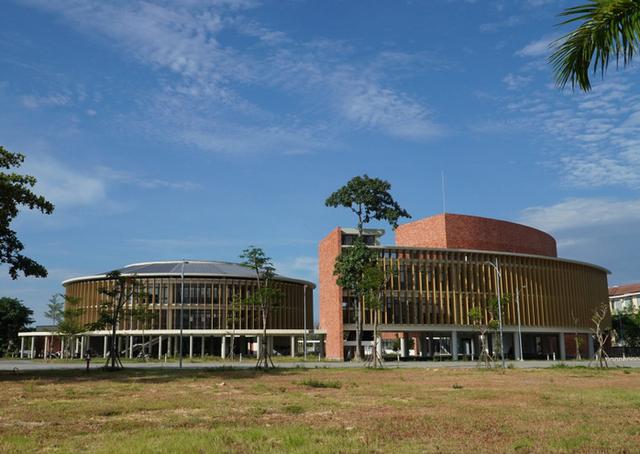 Học Viện Âm Nhạc Huế